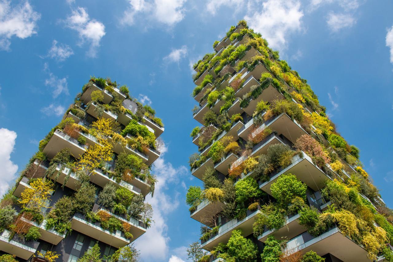 Vertical forest buildings Milan: extreme living walls!